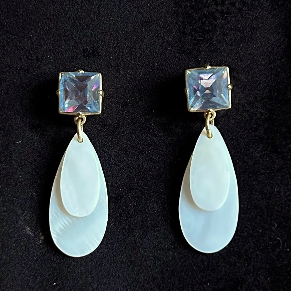 Spartina 449 Elegant White and Gold Drop Earrings